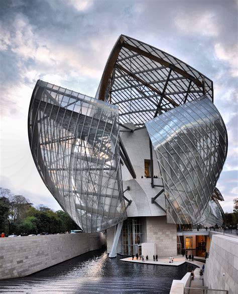 fondation louis vuitton store